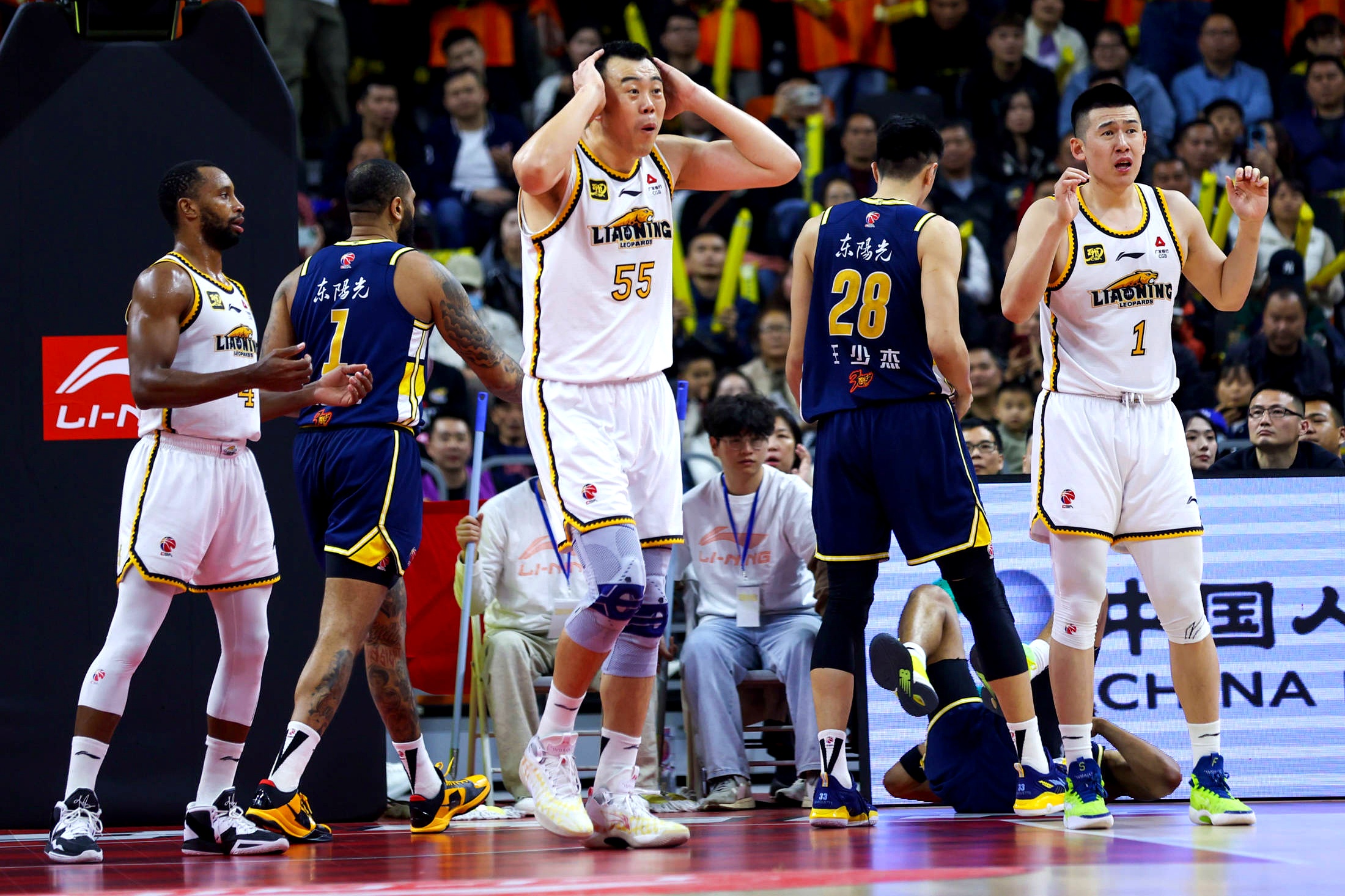 开运体育入口-包含赛地聚焦——CBA常规赛集结日热度飙升；利物浦再遭质疑；震撼外界；身体对抗强度拉满的词条